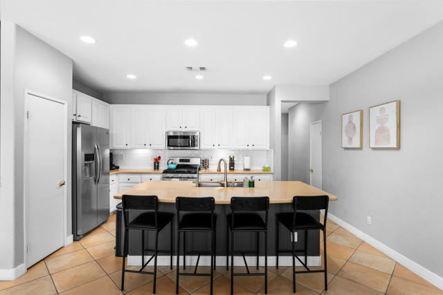 82626 Redford Way, Indio CA: https://media.crmls.org/mediaz/d55a684c-ca41-4647-ae85-f82f1d906e7a.jpg