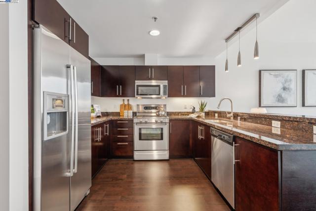 222 Broadway, Oakland CA: https://media.crmls.org/mediaz/d55a8088-8e50-460d-9384-ef42f2b0ae64.jpg