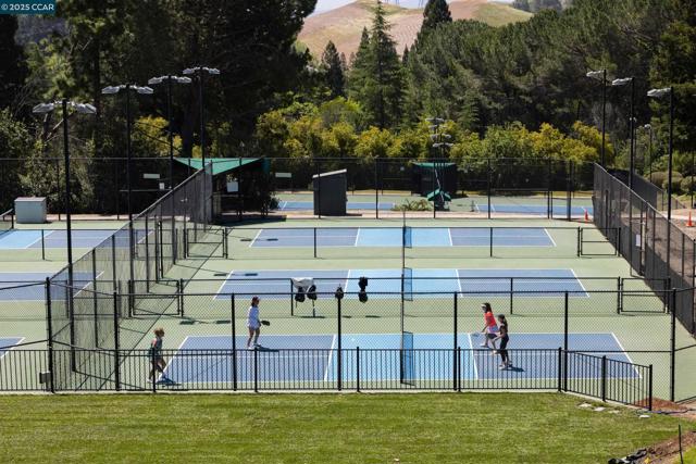 5427 Blackhawk Dr, Danville CA: https://media.crmls.org/mediaz/d55ac3f7-82e2-4f93-a227-c6fd92791c1f.jpg