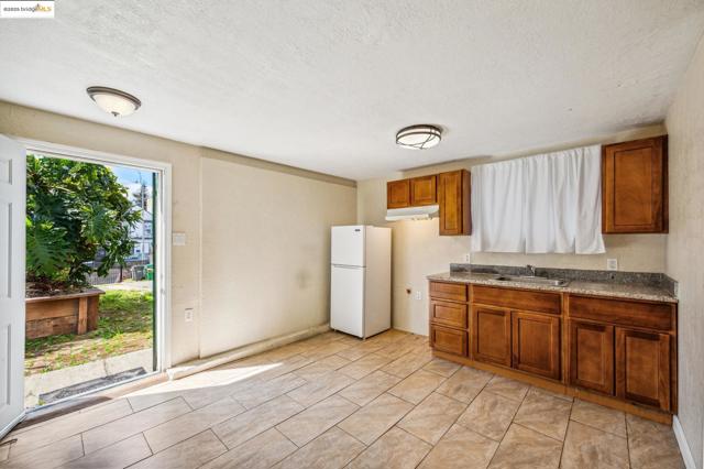 1820 International Blvd, Oakland CA: https://media.crmls.org/mediaz/d55ba4f2-98f9-4117-8d82-5c4278779fde.jpg