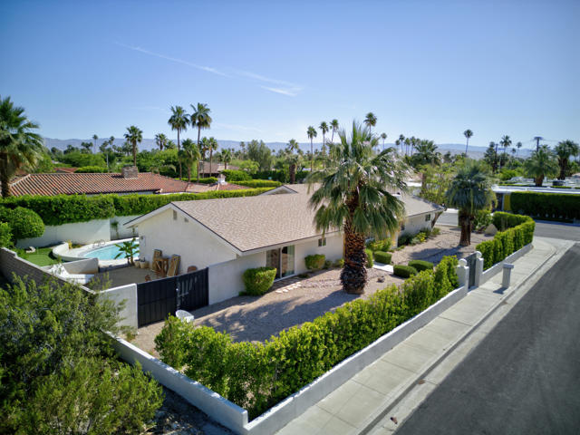 1190 E Buena Vista Drive, Palm Springs CA: https://media.crmls.org/mediaz/d55c069b-5d0d-45d5-8678-979e428f303a.jpg