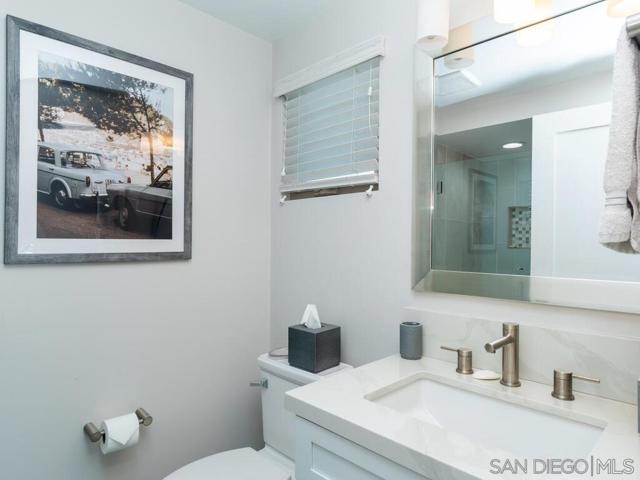 938 Opal St, San Diego CA: https://media.crmls.org/mediaz/d55c2556-3e82-4a95-a917-0151aa834ed0.jpg