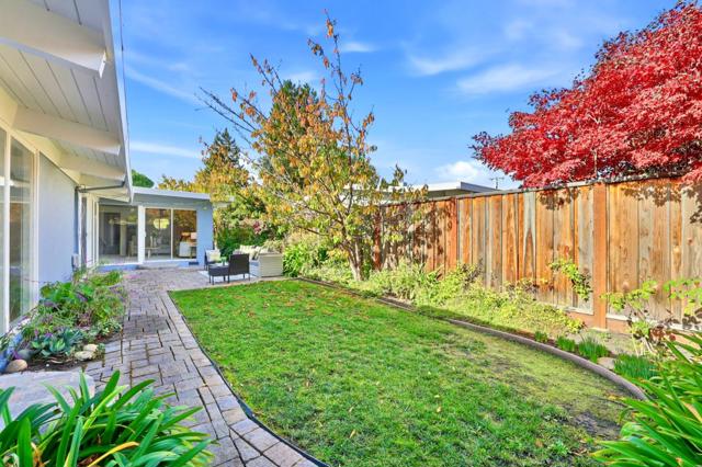 3839 Ross Road, Palo Alto CA: https://media.crmls.org/mediaz/d55c25da-4a75-488f-8dc9-1bc3f308014e.jpg