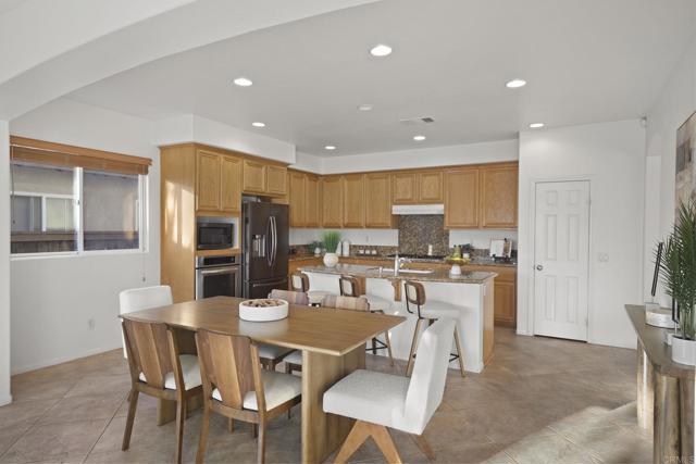Detail Gallery Image 15 of 49 For 1418 Oakpoint Ave, Chula Vista,  CA 91913 - 5 Beds | 3 Baths