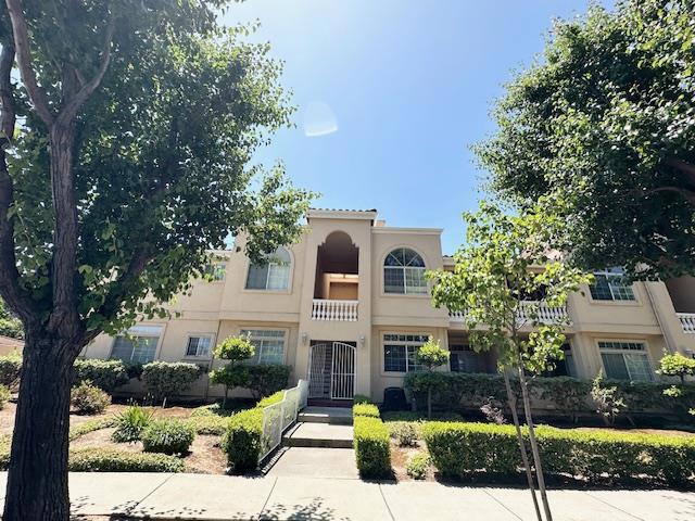 1114 S Winchester Boulevard, San Jose CA: https://media.crmls.org/mediaz/d55cccc7-b3e0-43eb-ac2e-805db34d6cae.jpg