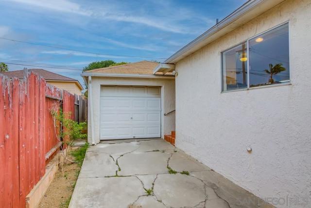 1354 Chalcedony St, San Diego CA: https://media.crmls.org/mediaz/d55ce15e-c66c-483d-95ce-9fe4b78be0d7.jpg