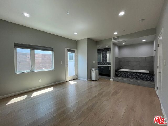 636 N Rampart Boulevard, Los Angeles CA: https://media.crmls.org/mediaz/d55d052c-7a9e-4a29-9594-27653c484b87.jpg