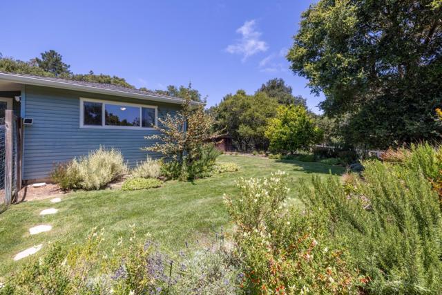 19060 Oak Heights Drive, Salinas CA: https://media.crmls.org/mediaz/d55d3648-4ae3-4bba-b2ef-221a786b9768.jpg