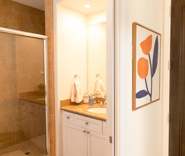 48673 Classic Drive, La Quinta CA: https://media.crmls.org/mediaz/d55d4f6f-781b-4e77-b4ad-501842bf56e0.jpg