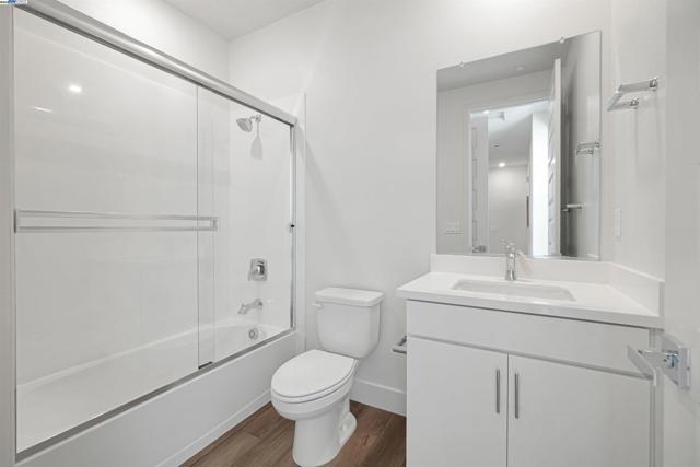 2388 Stanford Street, Alameda CA: https://media.crmls.org/mediaz/d55e41c5-b831-42dc-96b9-12532f41e6ad.jpg