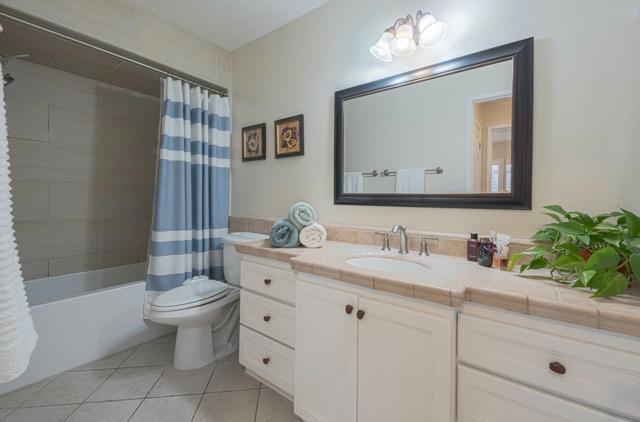 1121 Palo Alto Way, Salinas CA: https://media.crmls.org/mediaz/d55e79d6-c59d-4f97-b859-26765cfb7426.jpg