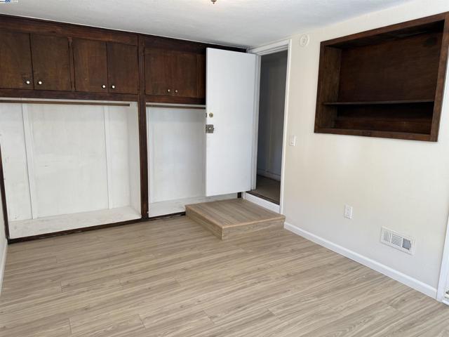 7800 Lockwood St, Oakland CA: https://media.crmls.org/mediaz/d55ec696-c56e-4d76-b0e2-b64e77b6726a.jpg