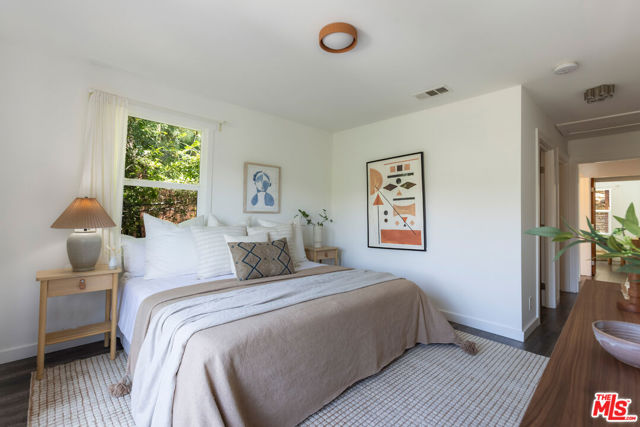 450 Rustic Drive, Los Angeles CA: https://media.crmls.org/mediaz/d55ec872-bb7f-46c3-801b-e62397f6309a.jpg