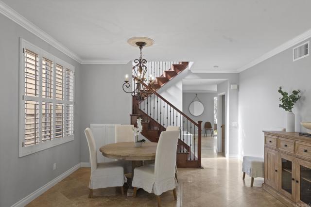 Detail Gallery Image 5 of 26 For 1979 Oxford Ct, Vista,  CA 92081 - 4 Beds | 2/1 Baths