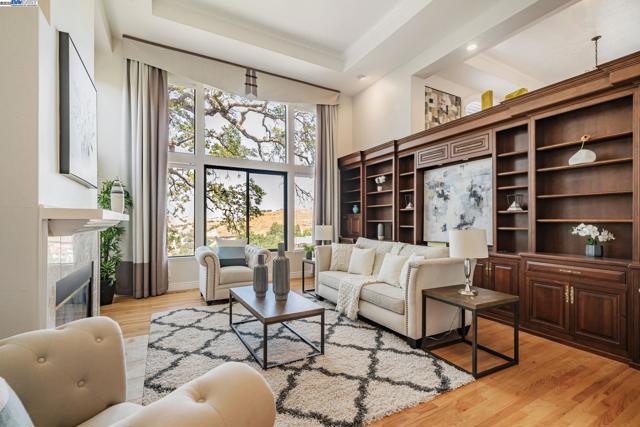 530 Oakshire Pl, Alamo CA: https://media.crmls.org/mediaz/d55f8854-8bd3-42f4-9213-0465c45b11d1.jpg