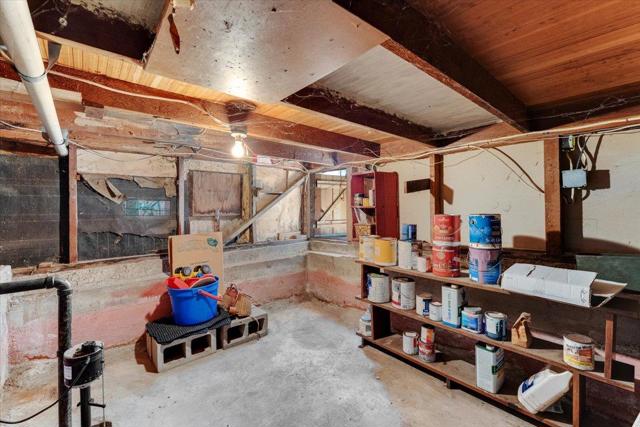311 Cedar Street, Pacific Grove CA: https://media.crmls.org/mediaz/d56005af-e3a2-4225-9873-5b4af770bdfe.jpg