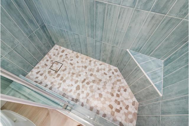 4007 Crown Point Drive, San Diego CA: https://media.crmls.org/mediaz/d560d081-e4d4-4206-ac06-423072459cce.jpg