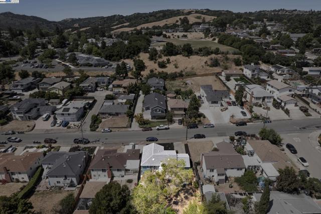 4859 Seaview Ave, Castro Valley CA: https://media.crmls.org/mediaz/d560d37c-518c-489e-b74a-4e6558cf480f.jpg