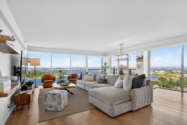 1810 Avenida Del Mundo, Coronado CA: https://media.crmls.org/mediaz/d560dedc-9c0e-425c-b950-e72521c57113.jpg