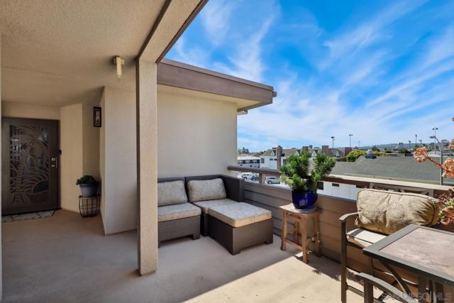 3130 Avenida De Portugal, San Diego CA: https://media.crmls.org/mediaz/d5613f6a-cac0-4840-b43c-9eb9239f253a.jpg