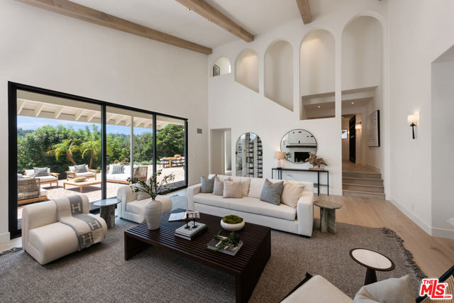 9714 Oak Pass Road, Beverly Hills CA: https://media.crmls.org/mediaz/d561a814-c625-43ea-a7a0-bf52c0c39195.jpg