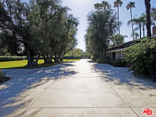 17545 Parthenia Street, Sherwood Forest CA: https://media.crmls.org/mediaz/d5621dbf-94af-4157-8861-266a7bd6c3ef.jpg