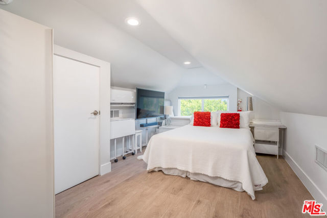 461 N St Andrews Place, Los Angeles CA: https://media.crmls.org/mediaz/d5627e53-2efe-41a4-bd86-84f18b16373a.jpg