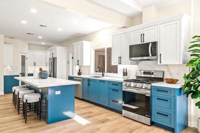 67980 Foothill Road, Cathedral City CA: https://media.crmls.org/mediaz/d5634e45-e10c-4c27-b6de-6576abd4b3cc.jpg