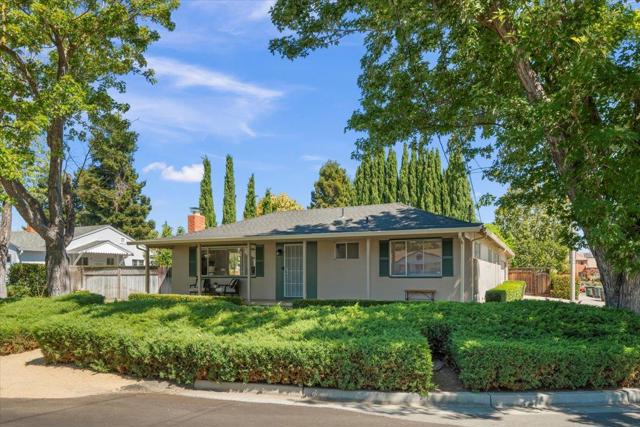 543 Crawford Drive, Sunnyvale CA: https://media.crmls.org/mediaz/d56377f3-60ae-4b7d-9a5a-ee2f7b850223.jpg