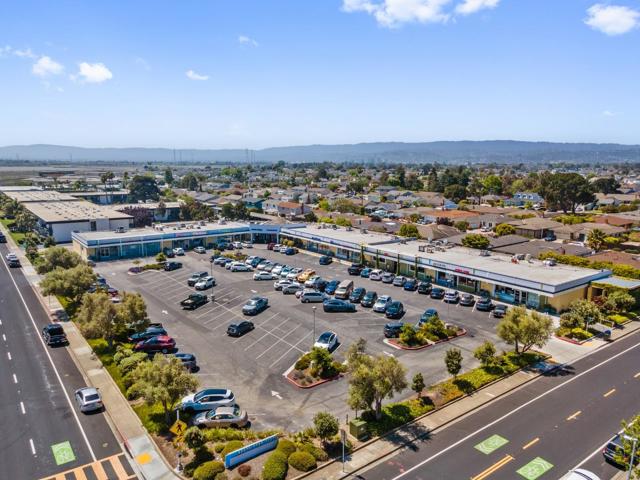 1045 Grebe Street, Foster City CA: https://media.crmls.org/mediaz/d563b78c-610b-48ef-ab69-99921e468e86.jpg