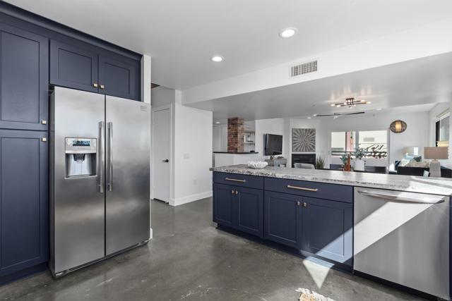 Detail Gallery Image 15 of 55 For 401 N Coast Hwy #301,  Oceanside,  CA 92054 - 3 Beds | 3 Baths