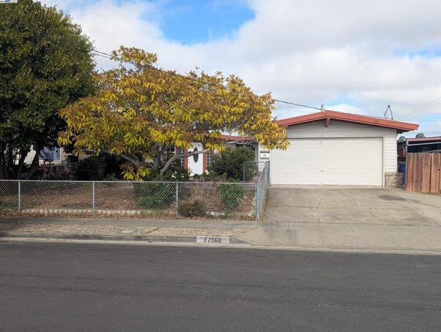 27568 Gainesville Ave, Hayward CA: https://media.crmls.org/mediaz/d5642212-f8f8-4fe4-91fa-40958647e4cd.jpg