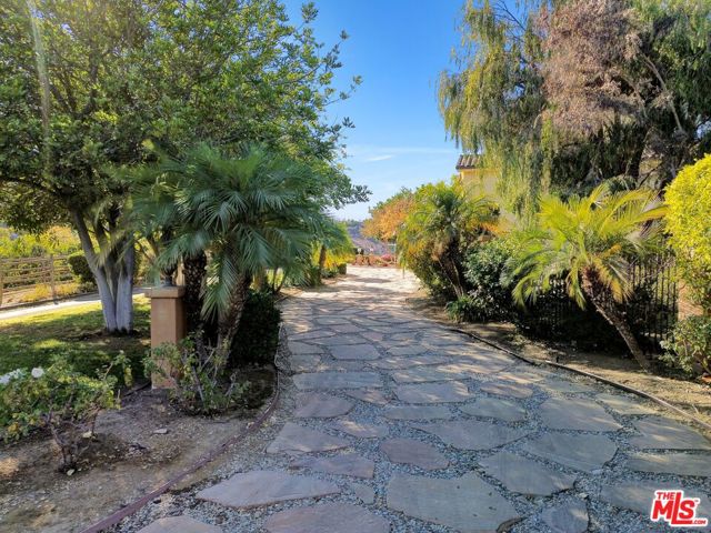 Additional Private Driveway le