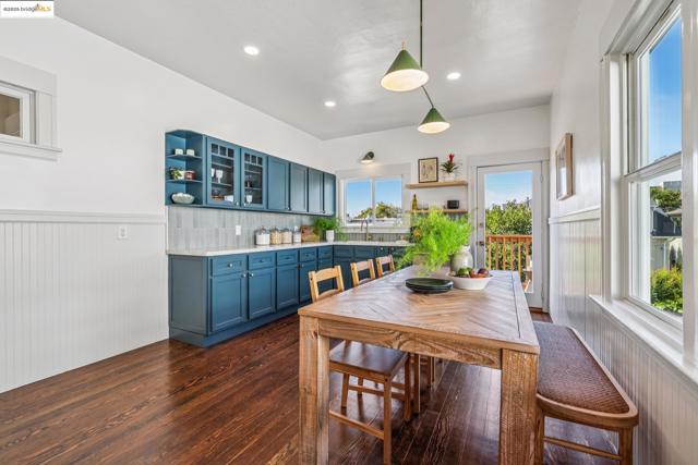 478 43rd St, Oakland CA: https://media.crmls.org/mediaz/d564722b-ec16-4af3-8d12-67712f3300b6.jpg