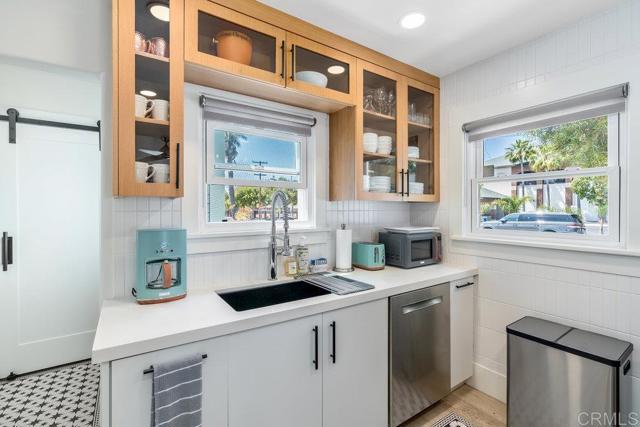 Detail Gallery Image 15 of 48 For 818 7th St, Coronado,  CA 92118 - 4 Beds | 2 Baths