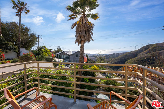 4350 Hillview Drive, Malibu CA: https://media.crmls.org/mediaz/d564e55c-96d4-47e1-b9fc-84d47c823a4a.jpg