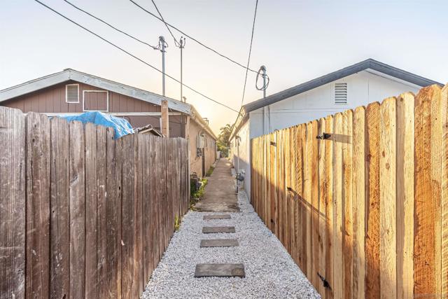 2813 15 46Th St, San Diego CA: https://media.crmls.org/mediaz/d5652e03-2699-4630-bf19-b3ef66560f67.jpg