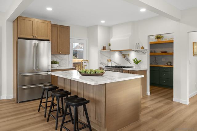 1091 Lincoln Ave, San Diego CA: https://media.crmls.org/mediaz/d5659009-bee7-43c6-8697-f8e9fa009f6e.jpg