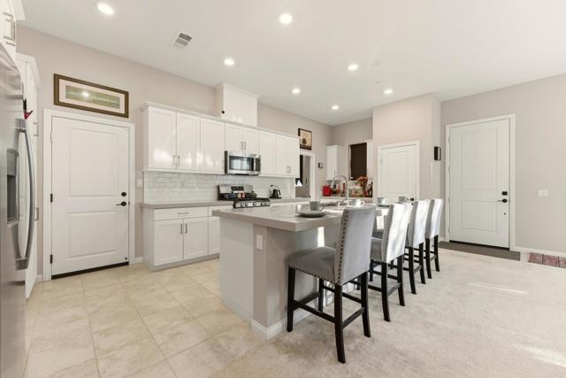 Detail Gallery Image 8 of 48 For 2119 Bluestone Circle, Chula Vista,  CA 91913 - 4 Beds | 2/1 Baths