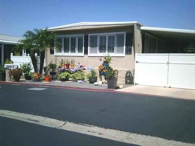 1401 El Norte Parkway, San Marcos CA: https://media.crmls.org/mediaz/d566086b-ed01-4308-9fab-9637ebba8c05.jpg
