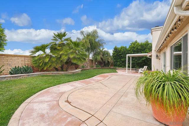 329 Del Flora St, Oceanside CA: https://media.crmls.org/mediaz/d5660bf6-5b12-4dc0-bf05-0a4085149fb5.jpg