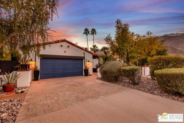 535 E Via Colusa, Palm Springs CA: https://media.crmls.org/mediaz/d5660d4a-7951-44c3-97ab-31b87fc38591.jpg