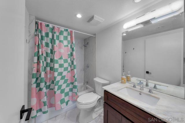 1830 N Alvarado St, Los Angeles CA: https://media.crmls.org/mediaz/d5666f29-e72e-4b2b-93c5-052d8d103c42.jpg