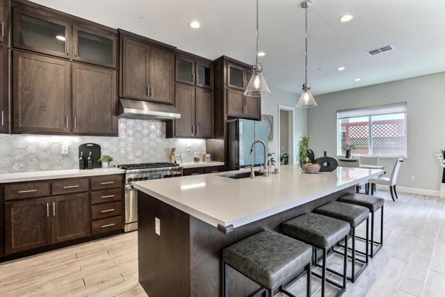 6736 Grasshopper Avenue, Newark CA: https://media.crmls.org/mediaz/d5669da6-fd41-4eb9-ad93-2790c5552e7c.jpg