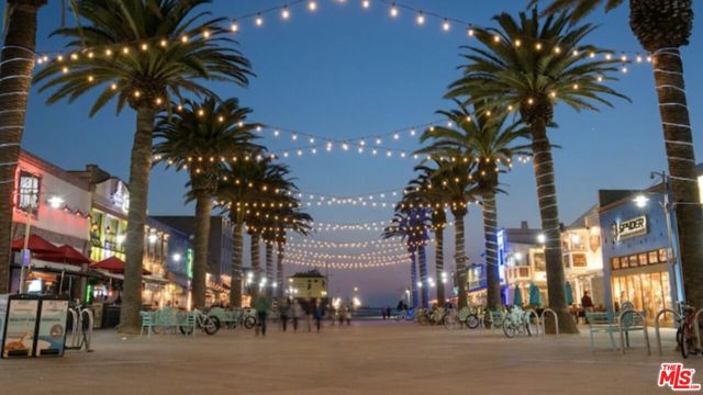 642 Hermosa Avenue, Hermosa Beach CA: https://media.crmls.org/mediaz/d567e612-1f70-430d-950c-cc0a0f231822.jpg