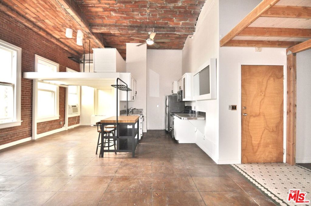 215 W 7th Street #1404
