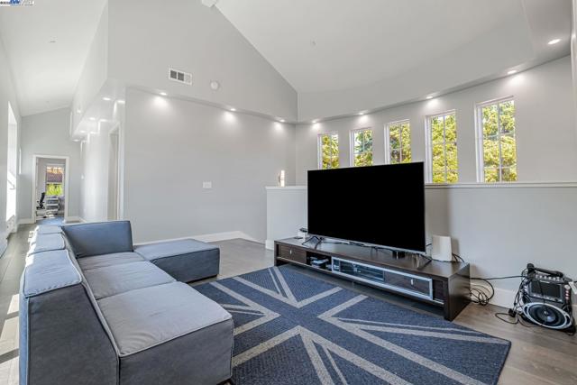 375 Hillview Dr, Fremont CA: https://media.crmls.org/mediaz/d568cd44-253e-403f-9f49-68ad7bbb4841.jpg