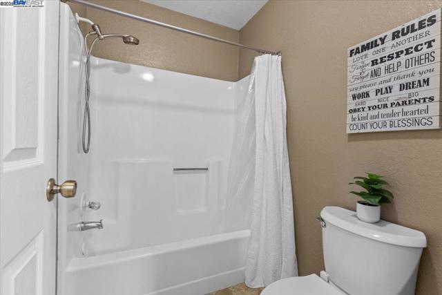 60 W South St, Tracy CA: https://media.crmls.org/mediaz/d568fa34-8c41-4929-940d-9c303857f87c.jpg