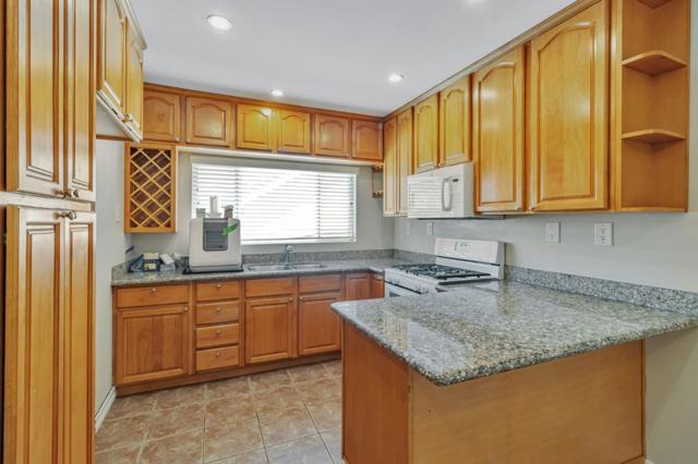 4431 Penniman Avenue, Oakland CA: https://media.crmls.org/mediaz/d5691649-1eda-4500-8b82-903815785f73.jpg