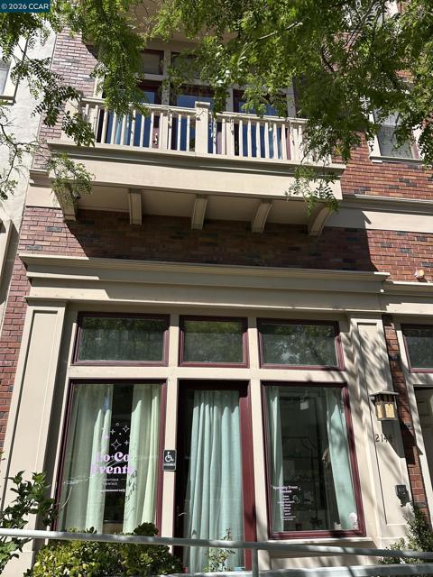 Image 7 of 30 For 2144 Railroad Ave